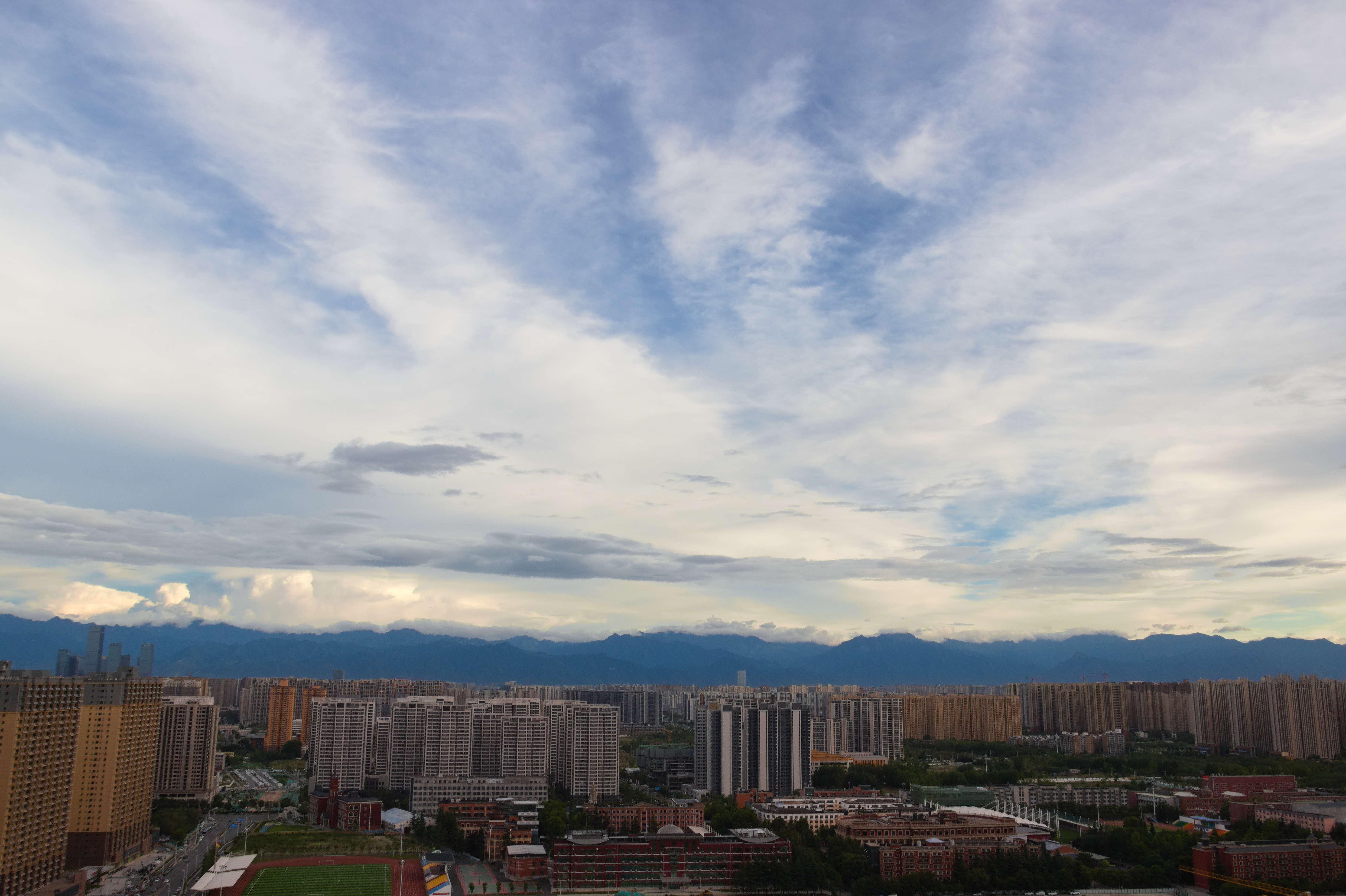 天空下的建筑
