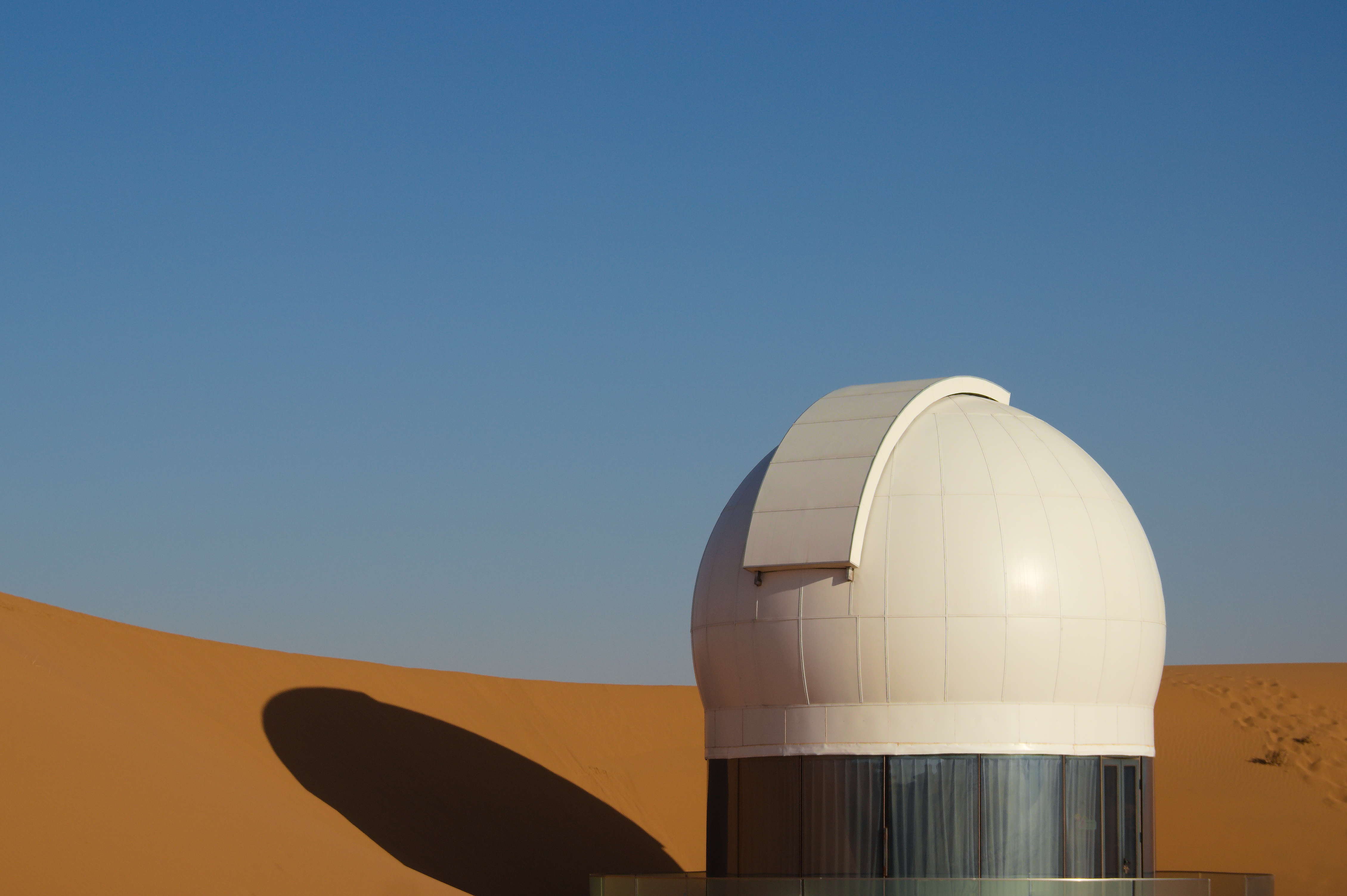 儿子问我路灯为啥不亮，我竟答出了微服务的真相