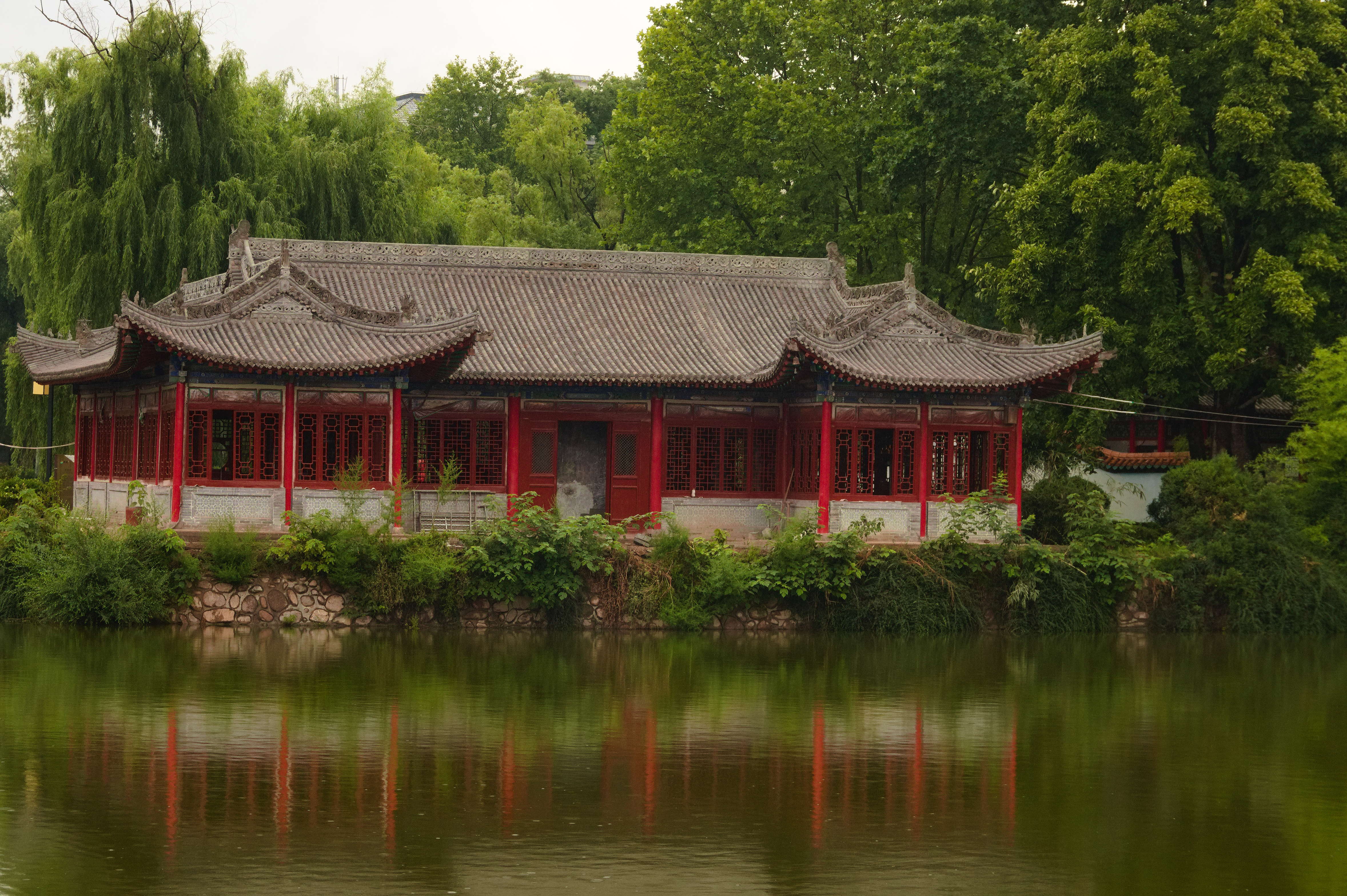 让 AI 在复杂系统上写代码？先给它一份会进化的生存指南